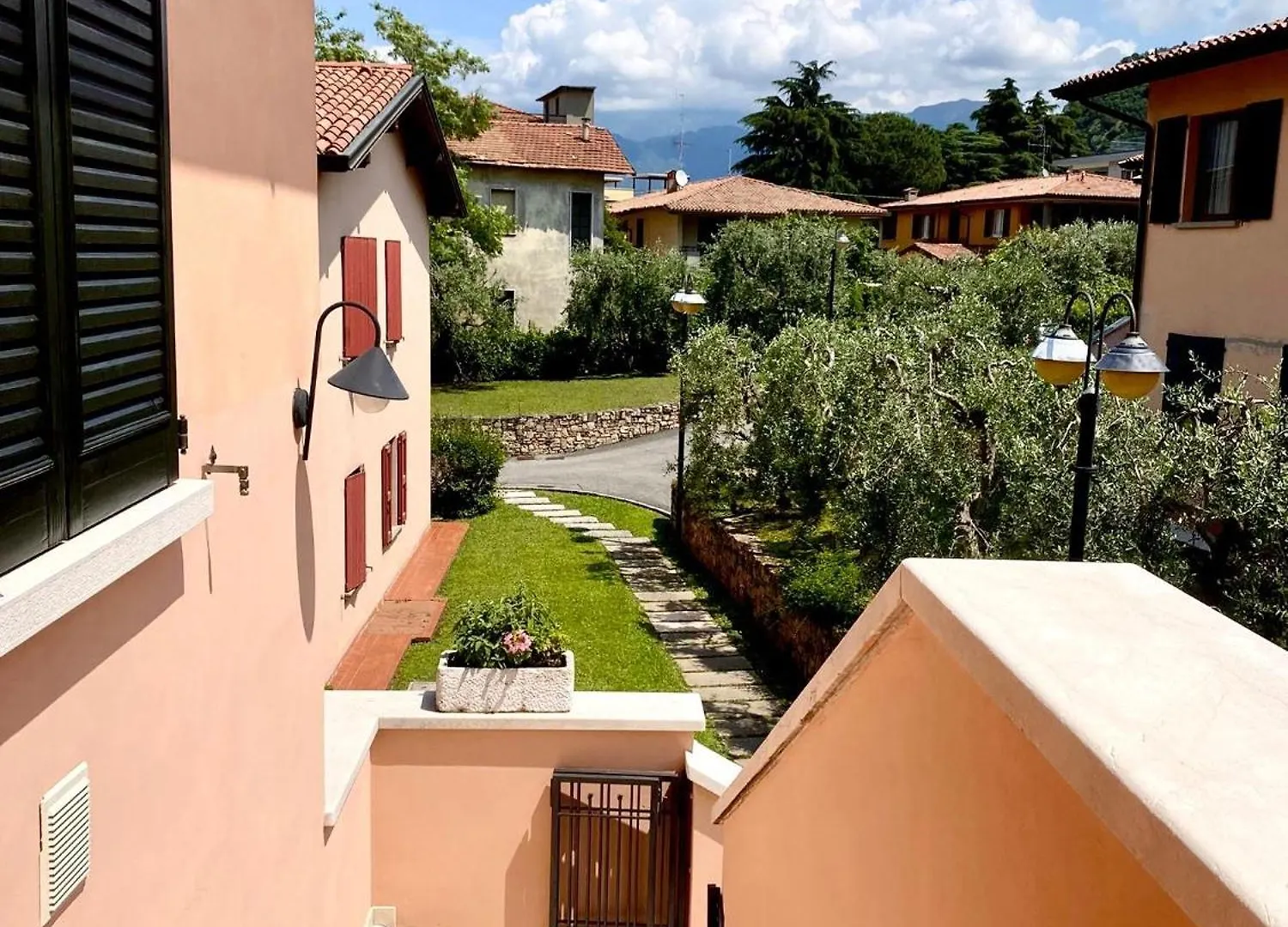 Tatil Evi Penelope Al Lago Intero Villino Con Terrazza Vista Lago Iseo İtalya